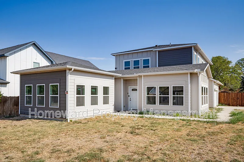 315 Lois St
