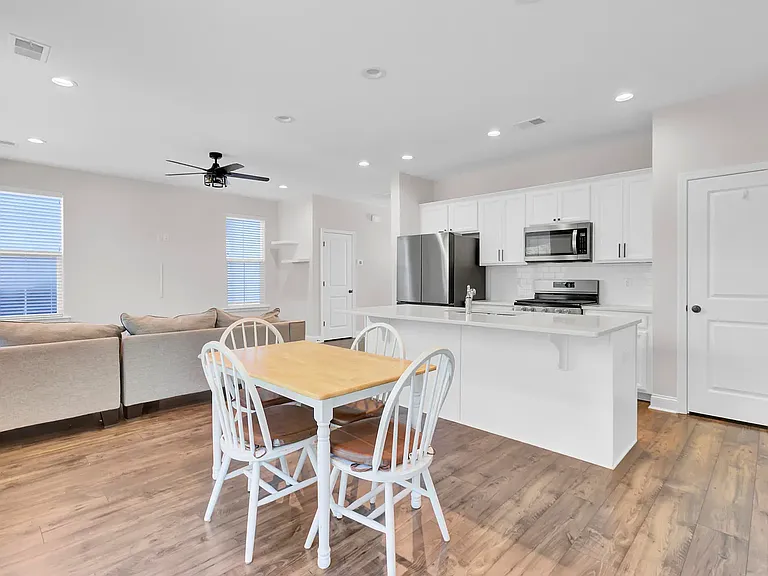 115 Hawthorne Landing Dr — Photo 9