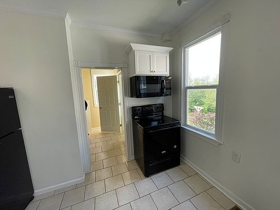 4th image of 205 W Main St