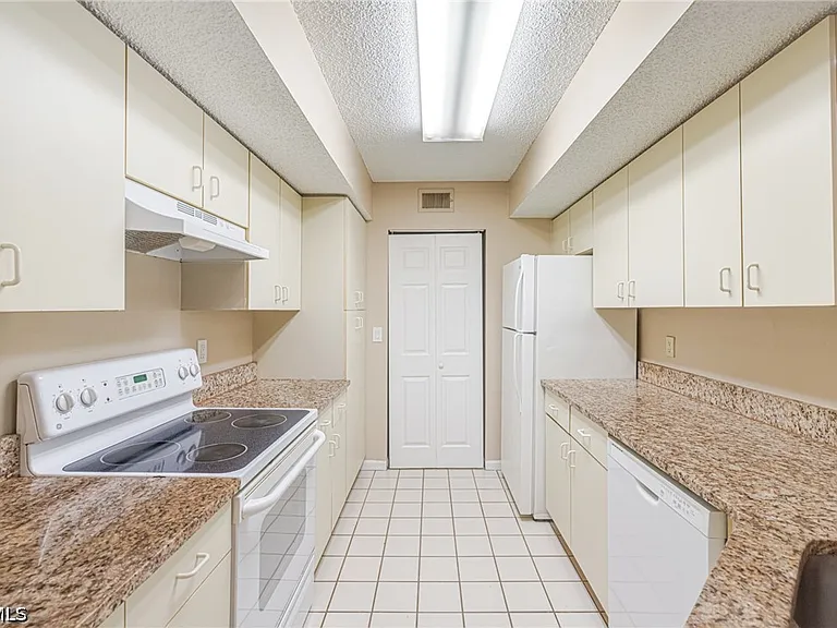 13515 Eagle Ridge Dr #524 — Photo 22