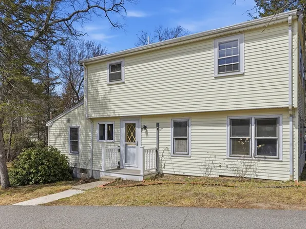 107 Pond St, Rockland, MA 02370
