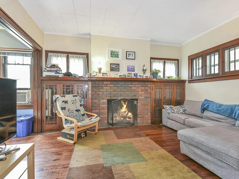 1919 Como Ave SE #1 — Photo 3