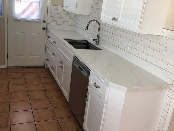 4th image of 1844 San Nicholas St