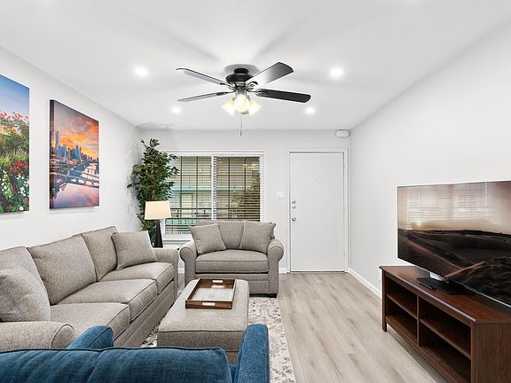 2nd image of 300 Crockett St APT 221