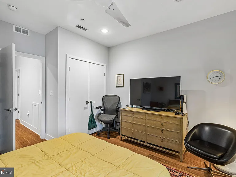 1449 S Bouvier St — Photo 27
