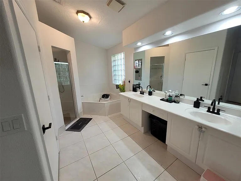 6416 Barton Creek Cir — Photo 17