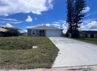 2406 Bay Plz, Lehigh Acres, FL 33936