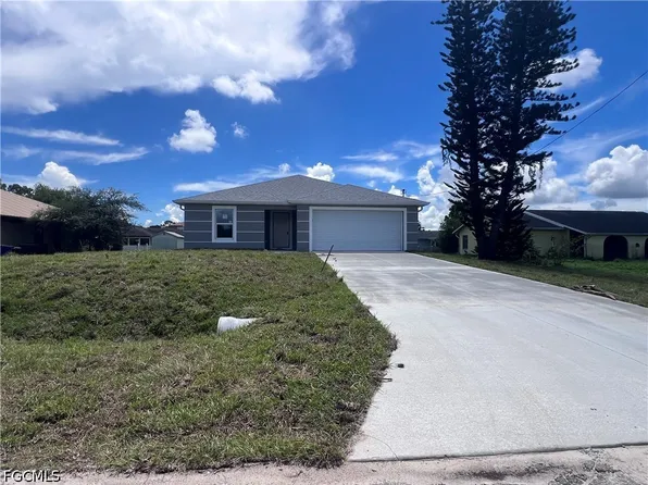 2406 Bay Plz, Lehigh Acres, FL 33936