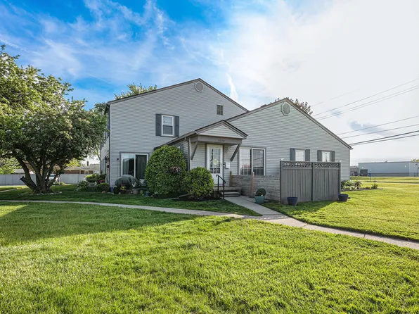 33250 Harper Ave, Saint Clair Shores, MI 48082