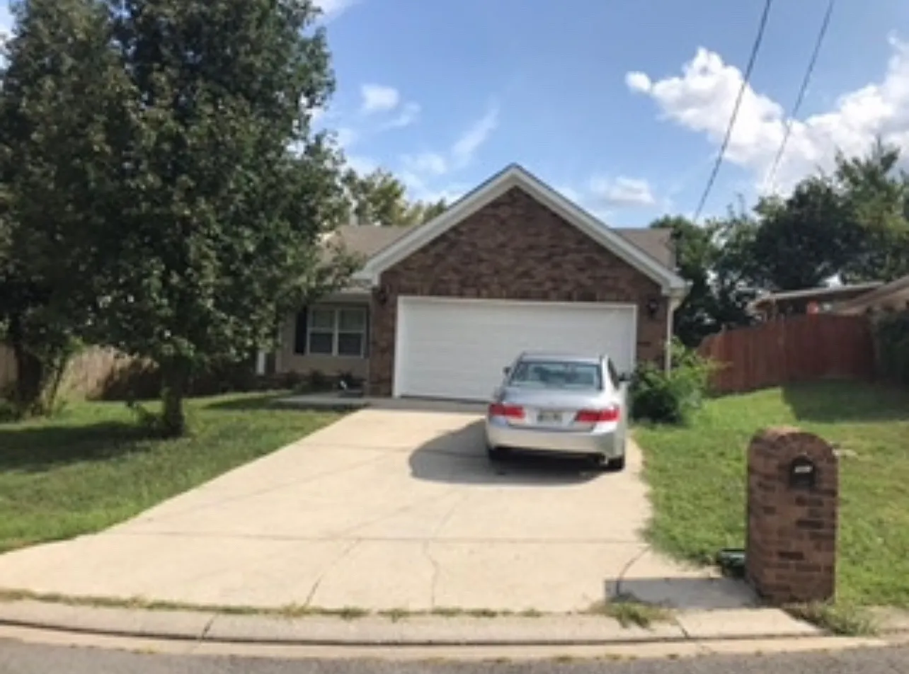 James Gafford Dr, La Vergne — Photo 1