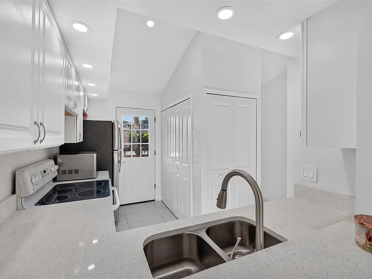 3128 Sandy Shore Ln — Photo 17