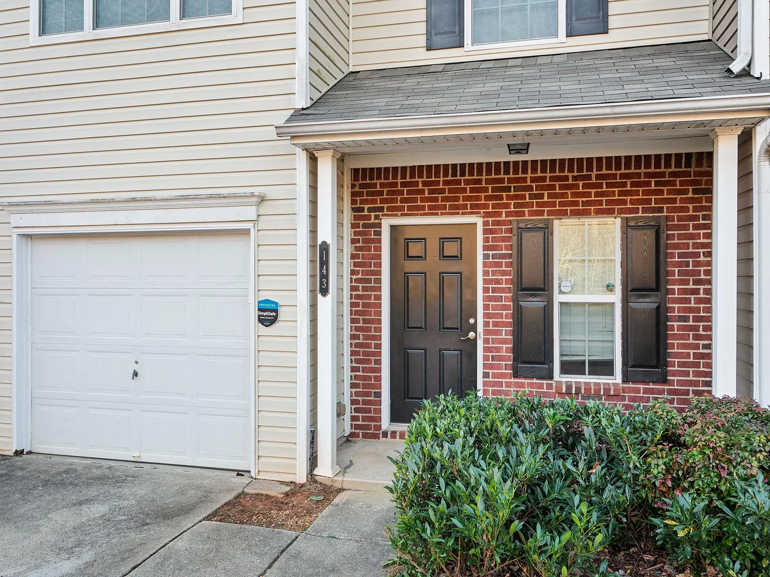 143 Primrose Dr — Photo 2
