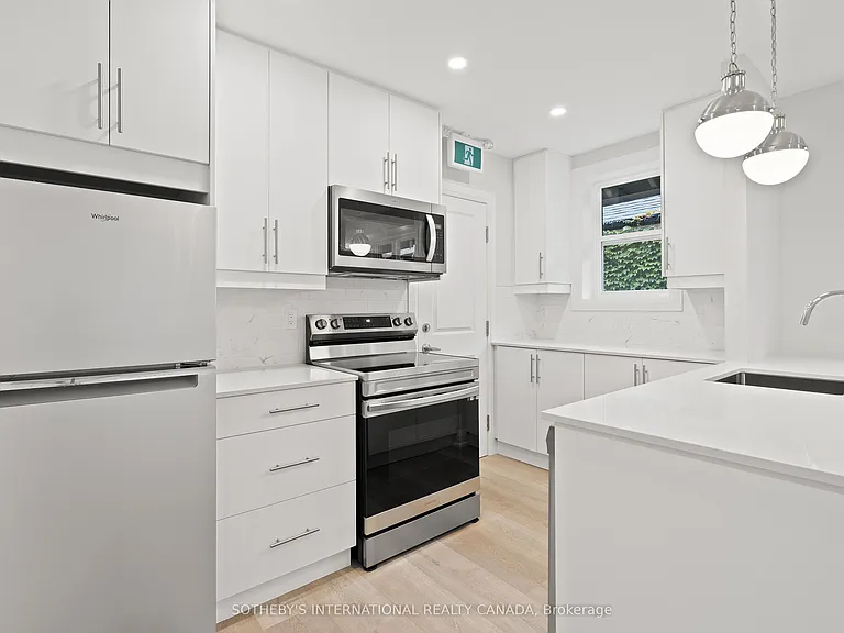 30 Strathgowan Ave #UPPER — Photo 3