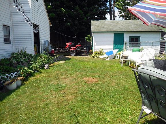3rd image of 9 Pleasant St #11