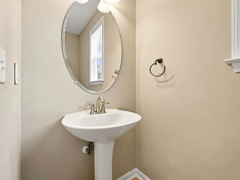 7215 Ladbrooke St — Photo 11