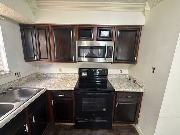3rd image of 2409 Texas Ave #D