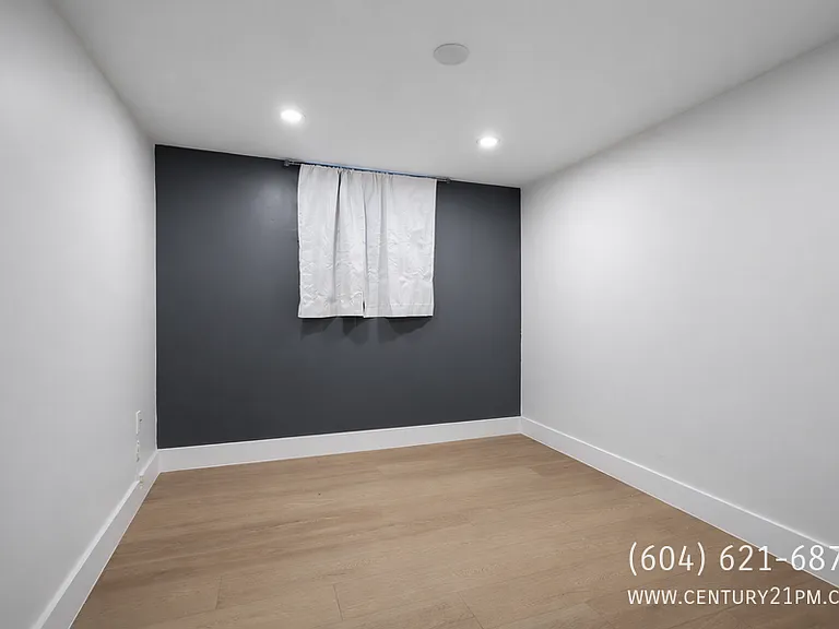 2329 Mouldstade Rd #LOWER — Photo 9