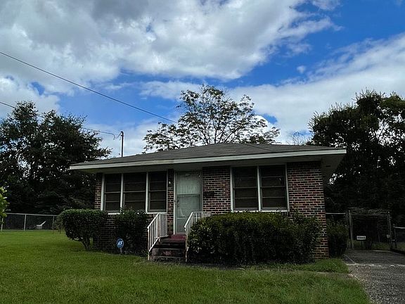 3rd image of 1431 Oakland St