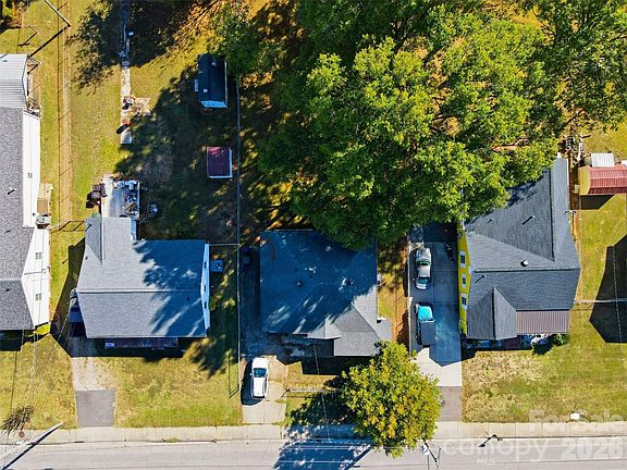 4th image of 811 Cherry Rd S