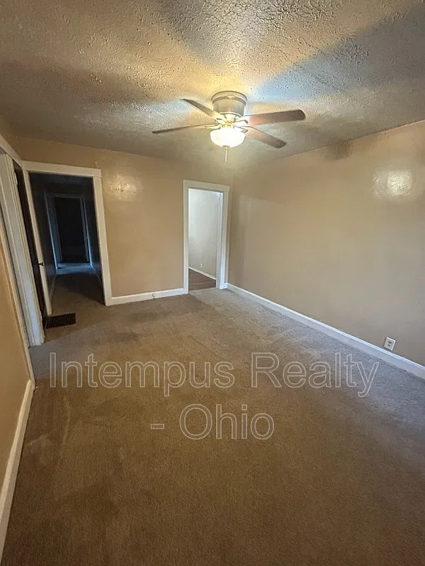 3 bed, 1.0 bath, $750 — Photo 2