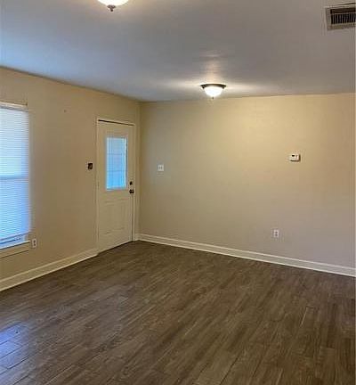 5th image of 733 Lang St