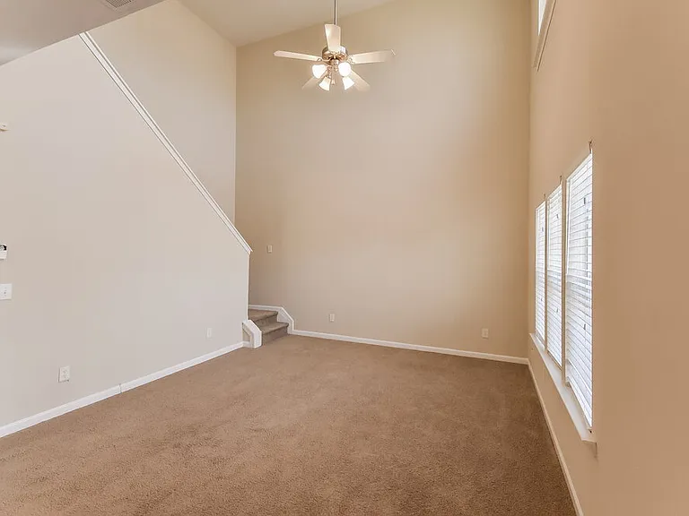 1061 Southwood Dr — Photo 5
