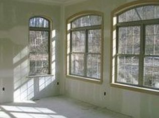 4 Bluejay Dr, Wyomissing, PA 19610