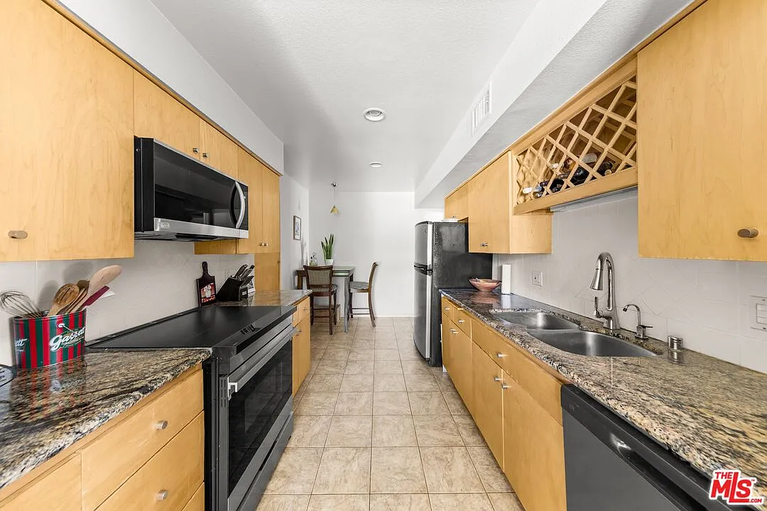 2 bed, 2.0 bath, 1310 sqft, $4,000 — Photo 4