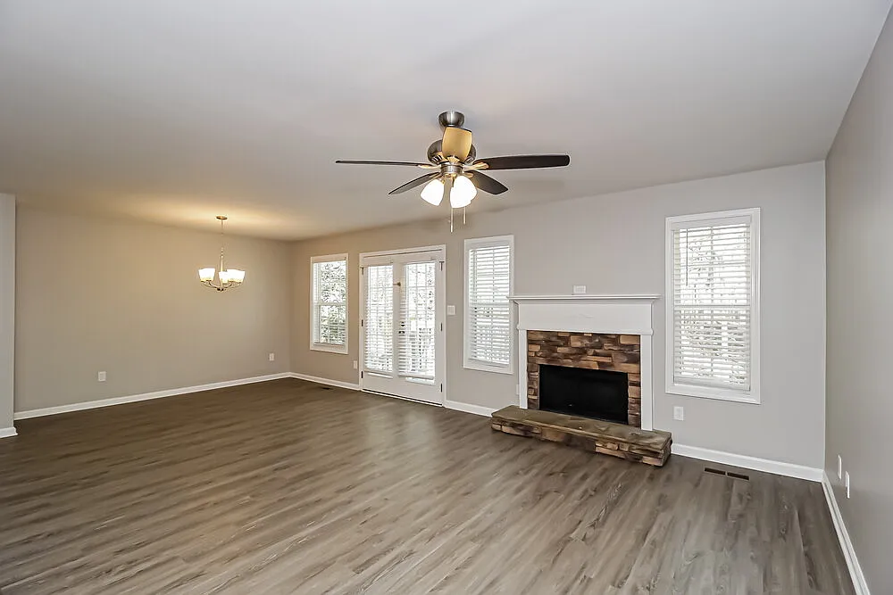 3 bed, 2.0 bath, 1200 sqft, $1,750 — Photo 4