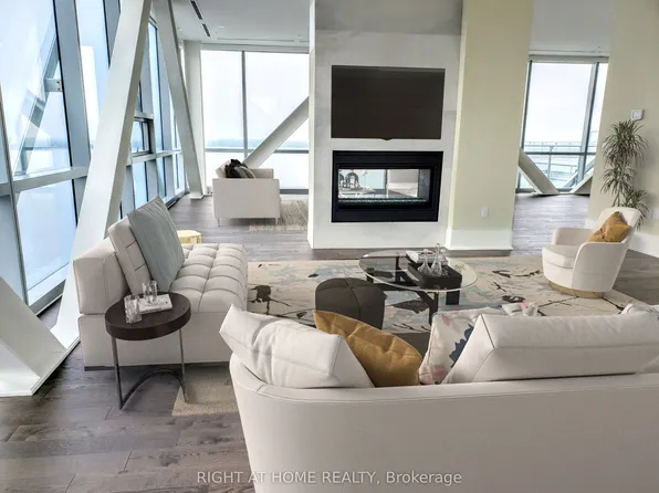 29 Queens Quay E, Toronto, ON