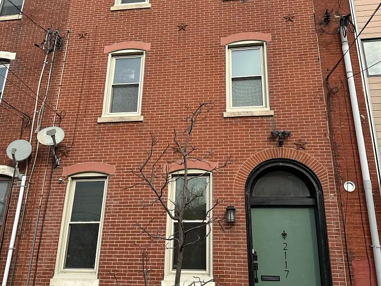 2117 E Cumberland St — Photo 2