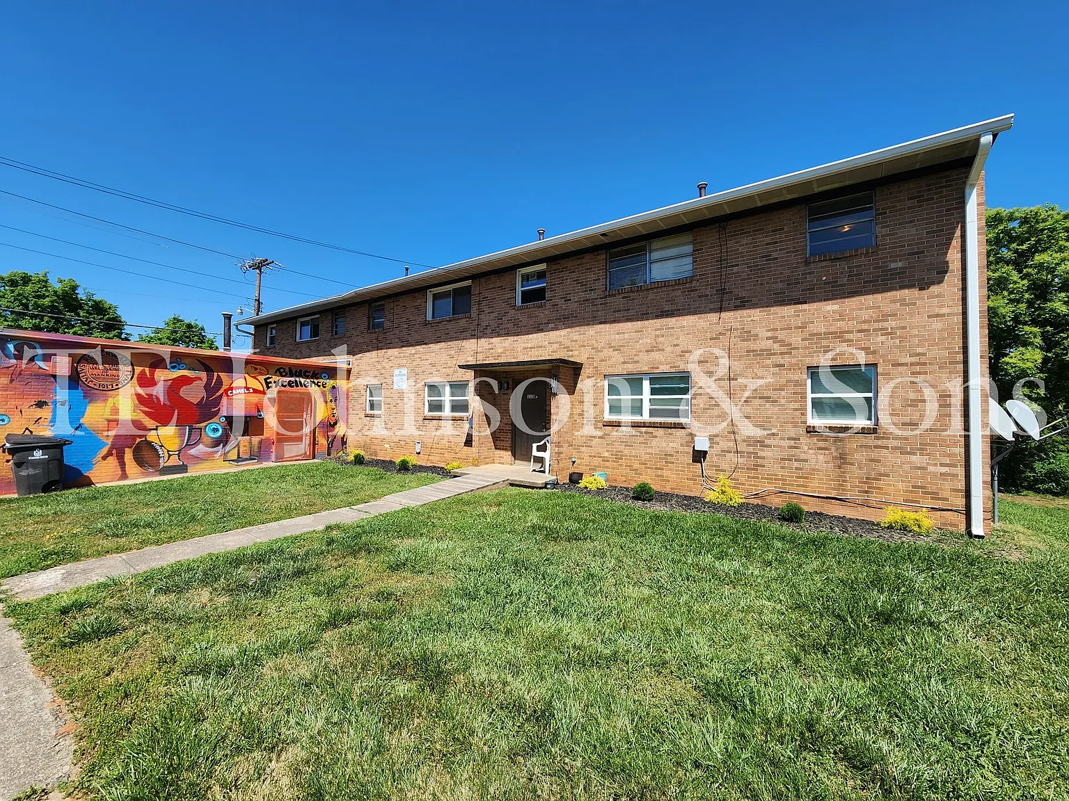 Updated Unit with Granite Counters & Off-Street Parking in Winston-Salem — Photo 2