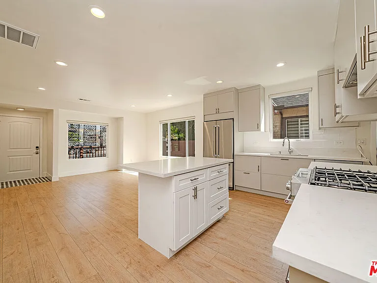 5430 Monroe St — Photo 10