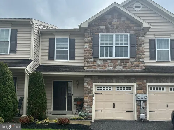 407 Caramist Cir, Sinking Spring, PA 19608