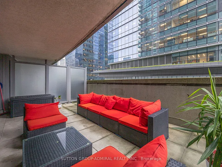 30 Grand Trunk Cres #309 — Photo 4