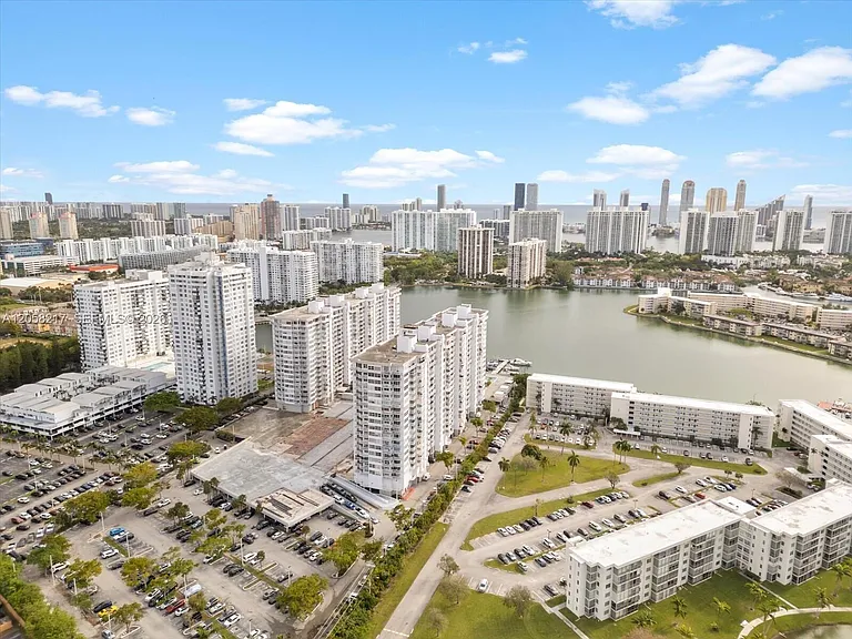 18071 Biscayne Blvd #1401 — Photo 35