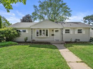 243 Summit Dr, Port Washington, WI 53074