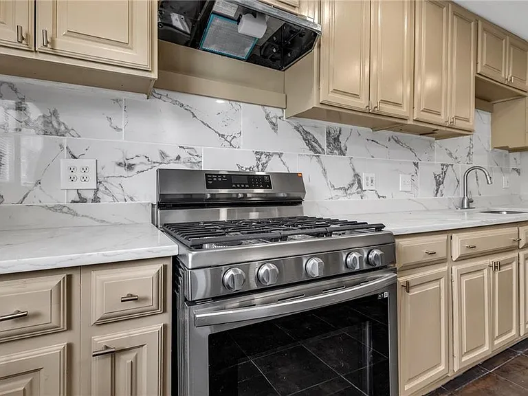 660 Queen St SW #A — Photo 37