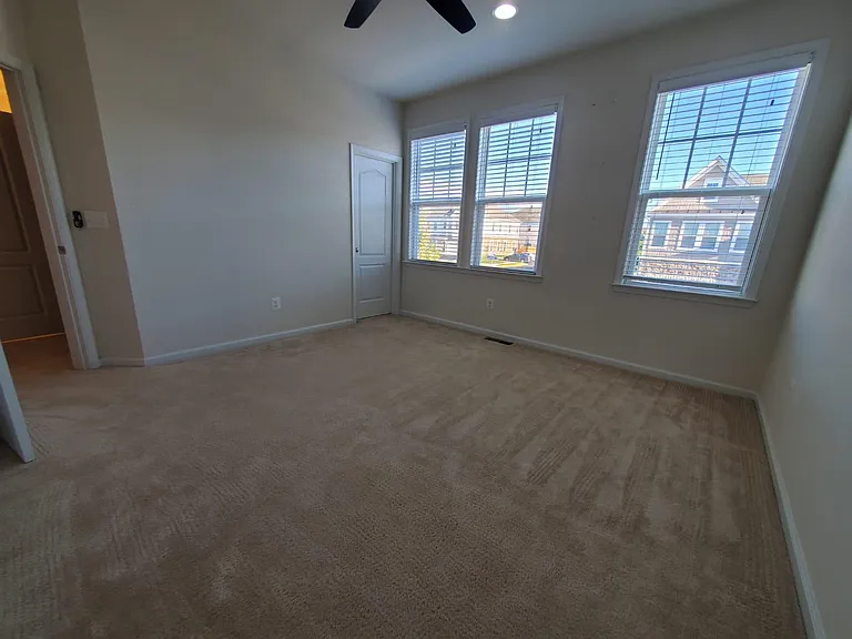 42513 Benfold Sq — Photo 29