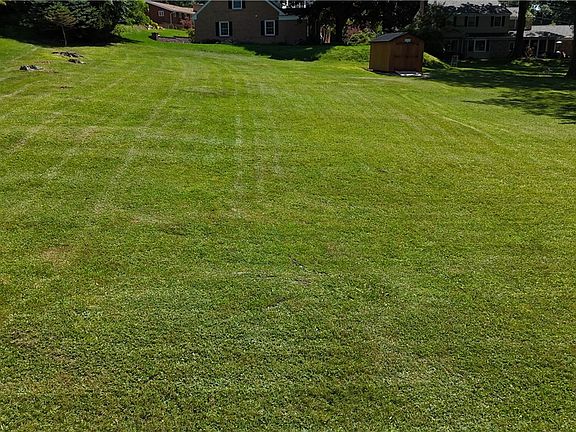 2nd image of 901 White Farm Rd