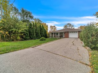 22 Hamilton Dr, Newmarket, ON L3Y3E8