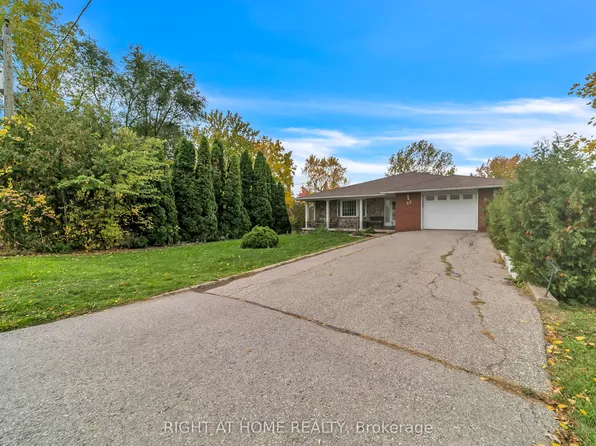 22 Hamilton Dr, Newmarket, ON L3Y 3E8