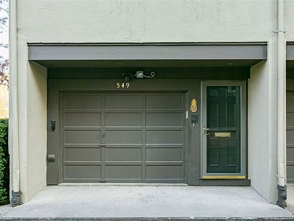 3rd image of 549 University Ave