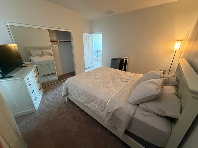 1 bed, 3100 sqft, $1,100 — Photo 2