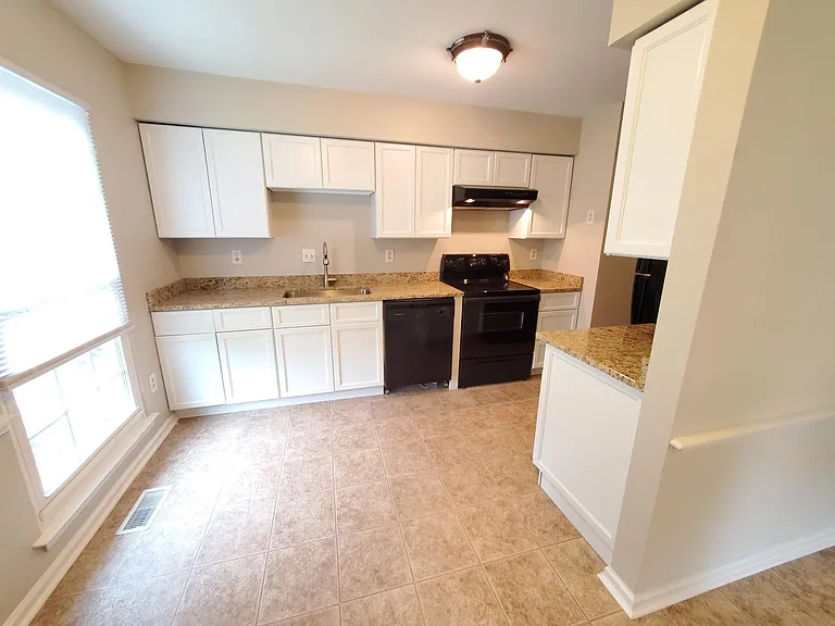 15582 Northgate Dr — Photo 13