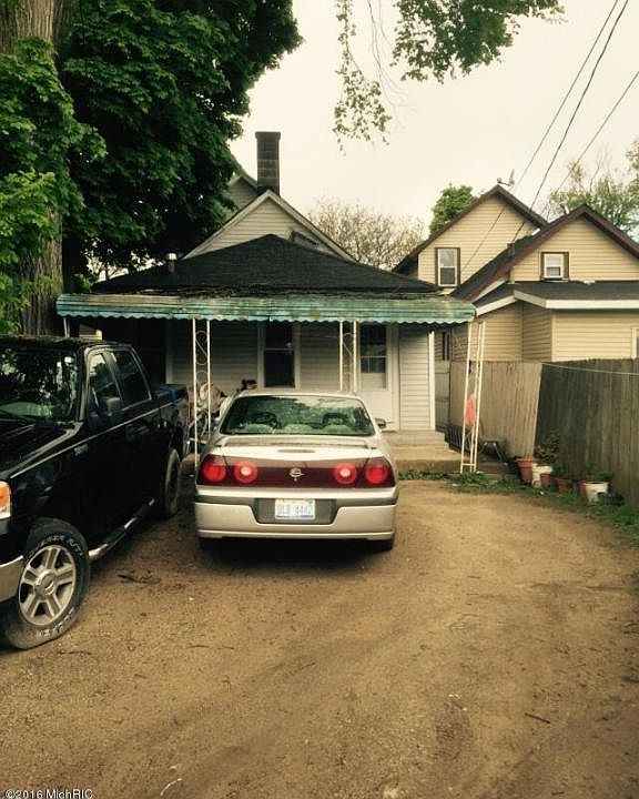 2nd image of 872 Oakland Ave SW