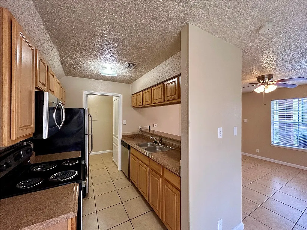 2 bed, 2.5 bath, 1023 sqft, $1,495 — Photo 2