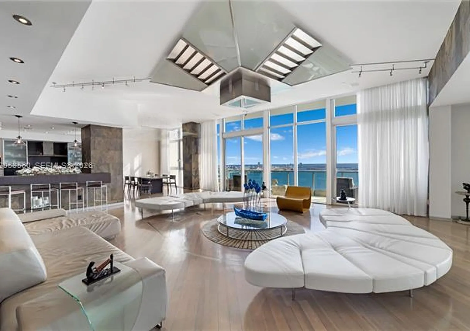 1331 Brickell Bay Dr cu-PH4605, Miami, FL 33131 — Photo 2