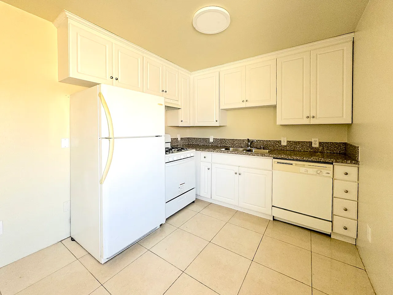 2 bed, 1.5 bath, 900 sqft, $2,995 — Photo 3