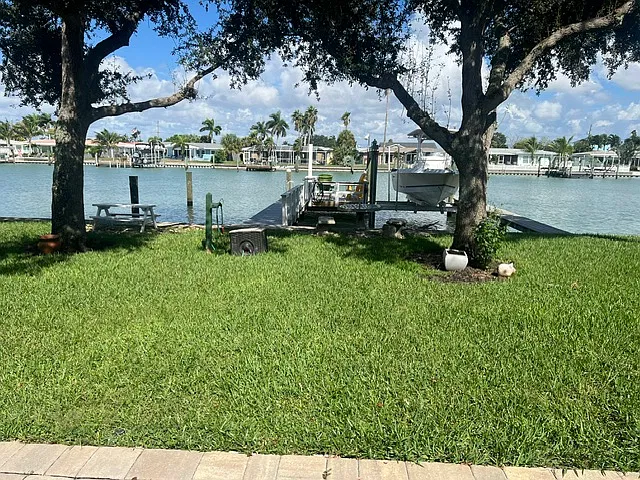 2 bed, 1.5 bath, 1057 sqft, $2,700 — Photo 4